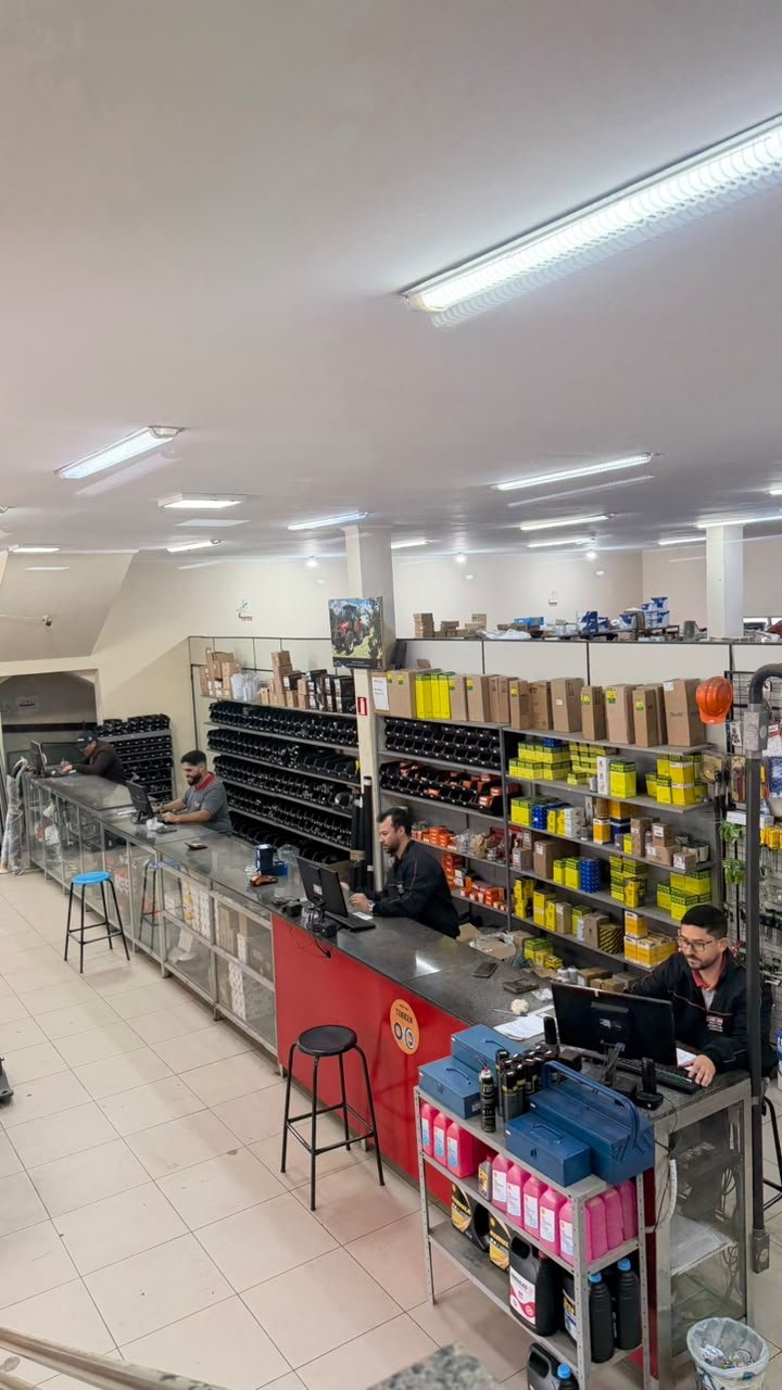 Visão ampla do balcão de atendimento