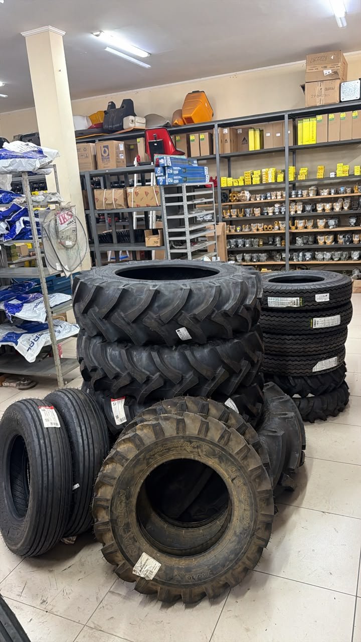 Pneus agrícolas no estoque
